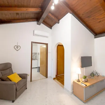 Apartment Maslina *